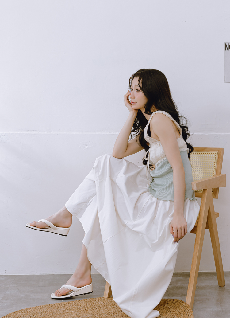 GraceGift 平價女鞋 時尚秀場 方頭 韓系慵懶人字中跟拖鞋 米白色