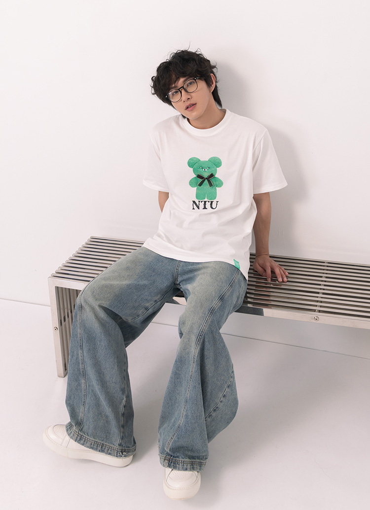 GraceGift Wasabi Bear聯名 Wasabi Bear X NTU芥末熊蝴蝶結印花情侶短袖T恤 藍綠色
