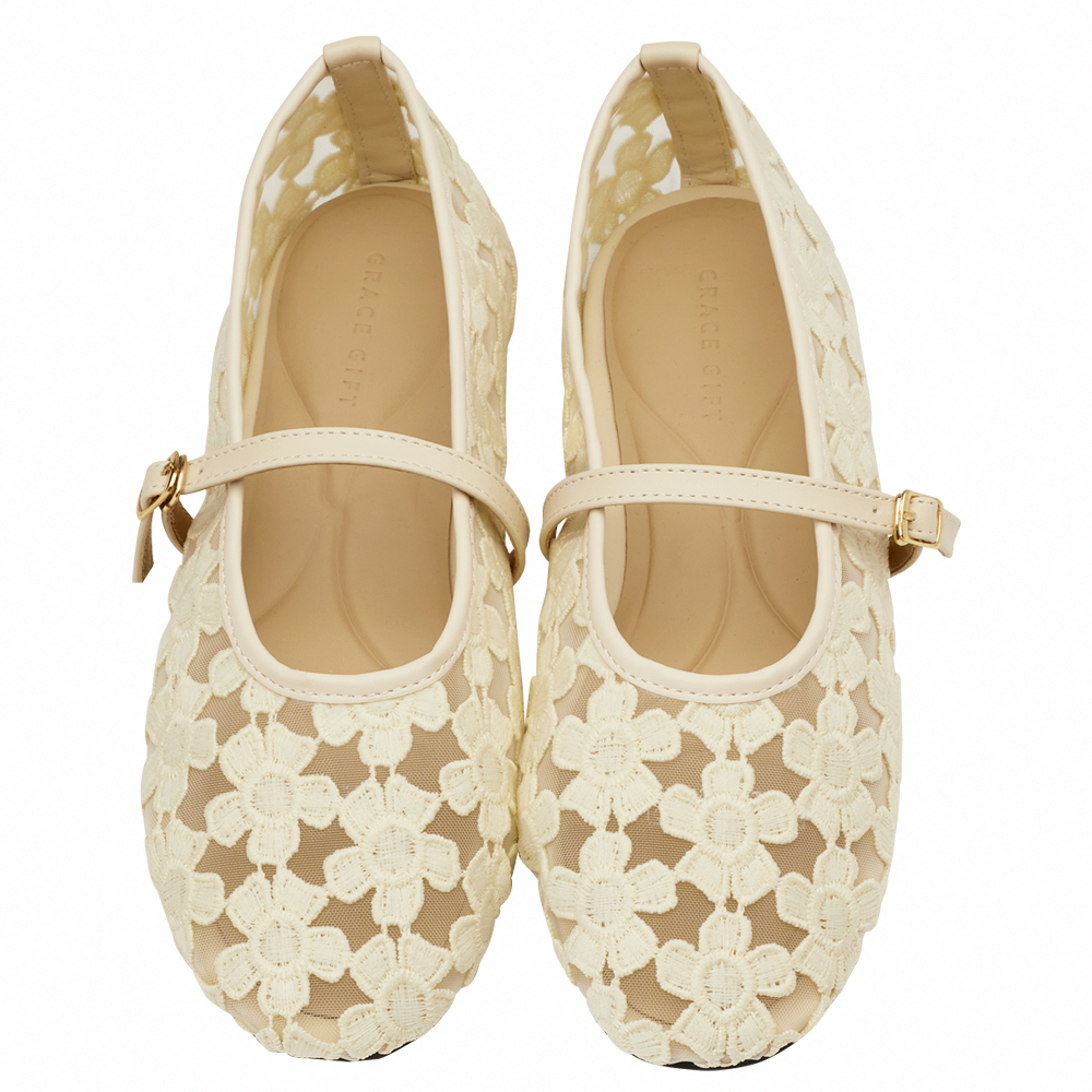 GraceGift平價女鞋 法式少女 蕾絲花朵 透膚平底 瑪莉珍鞋 杏色