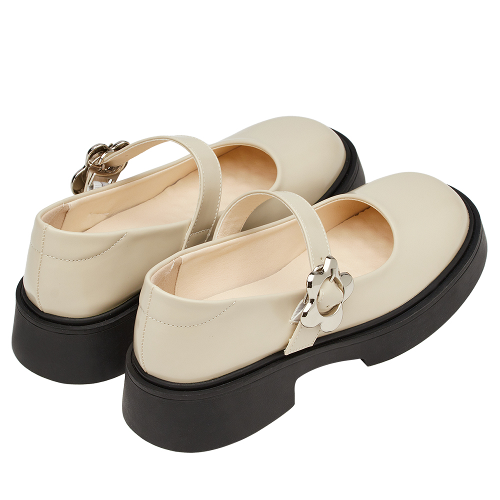 甜酷少女金屬小花扣輕量瑪莉珍鞋 米白