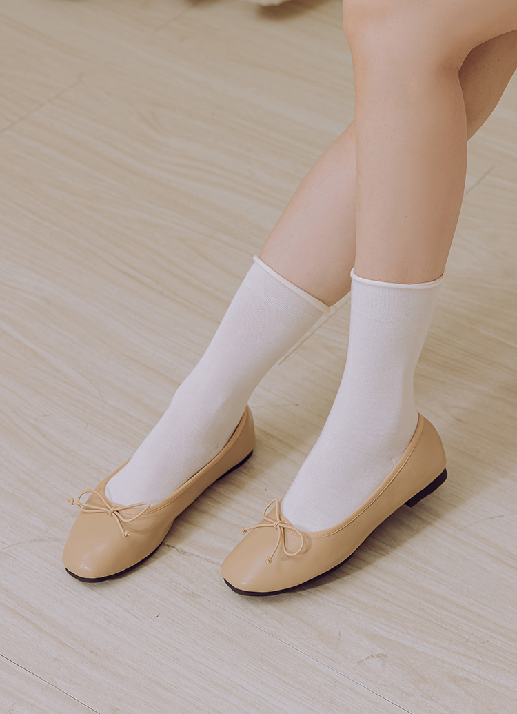 GraceGift平價女鞋 時尚秀場 方圓頭 法式經典蝴蝶結芭蕾舞平底娃娃鞋 淺駝色
