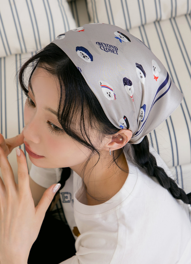 韓國Beyond Closet 滿版比熊印花真絲方巾 淺灰