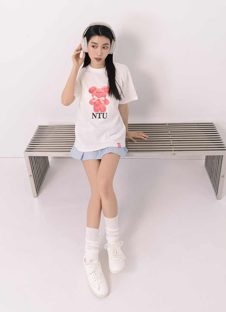 GraceGift Wasabi Bear聯名 Wasabi Bear X NTU粉芥末熊蝴蝶結印花情侶短袖T恤 粉色