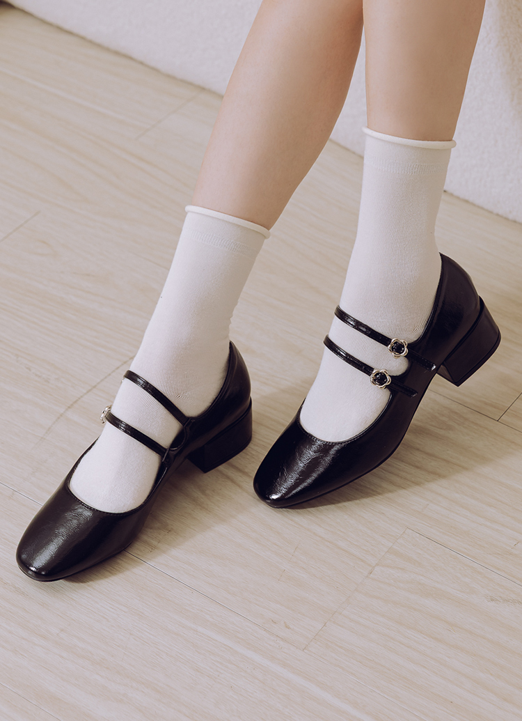 GraceGift平價女鞋 時尚秀場 方圓頭 瑪黑穿搭小花扣環雙帶中跟瑪莉珍鞋 黑色