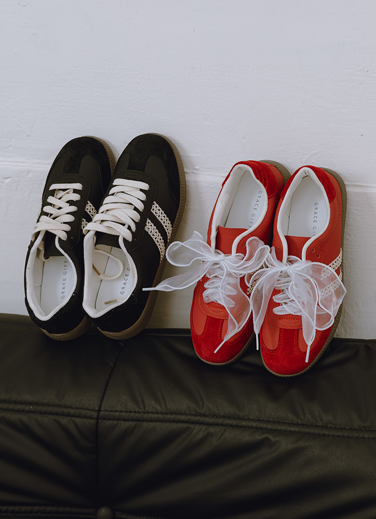 GraceGift 平價女鞋 復古摩登 真皮拼接薄底德訓鞋 附柔光紗帶 正紅色 實品圖